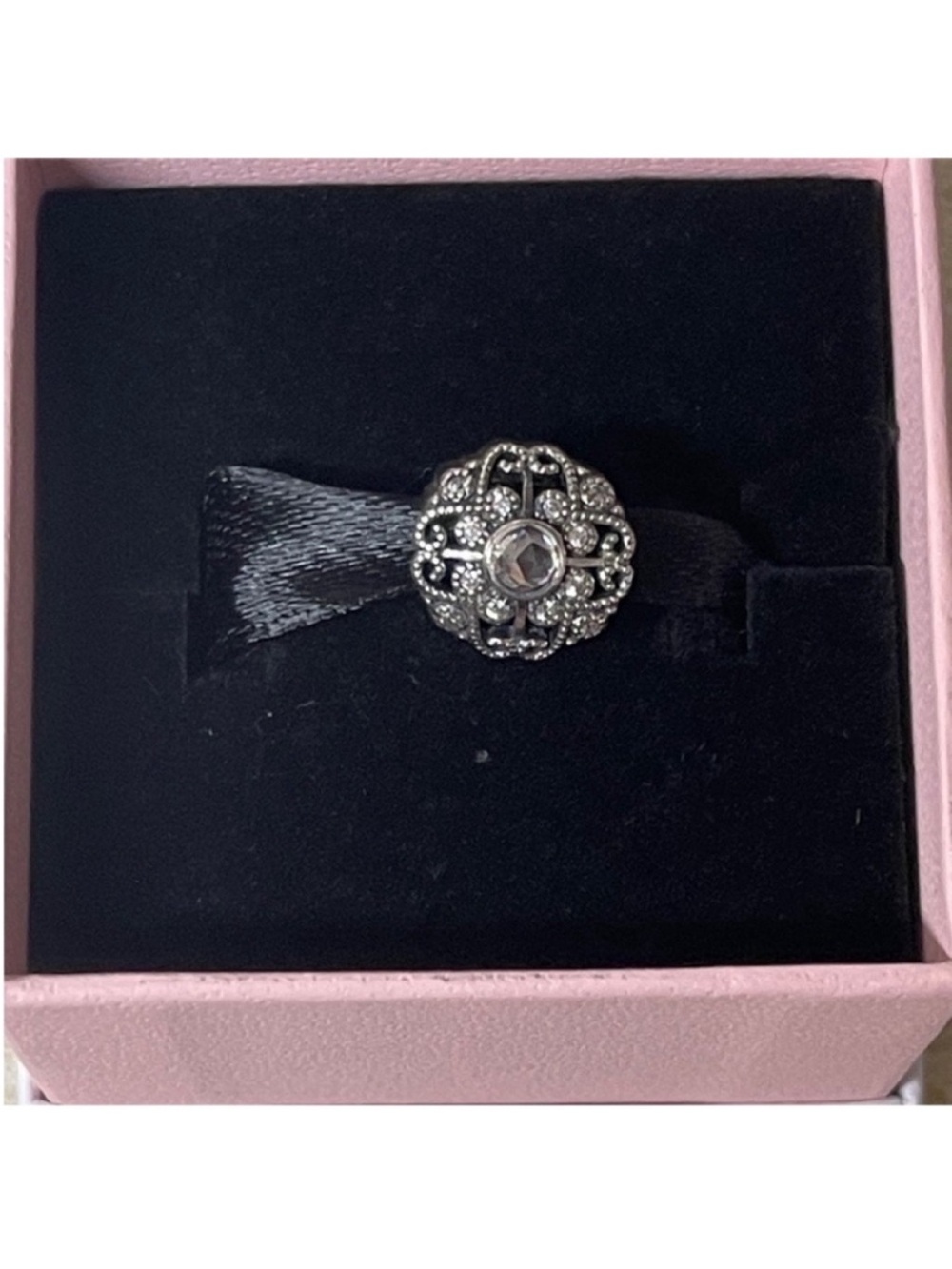 New Authentic Pandora Charm Fairytale Bloom
791961CZ
Bead W Box
